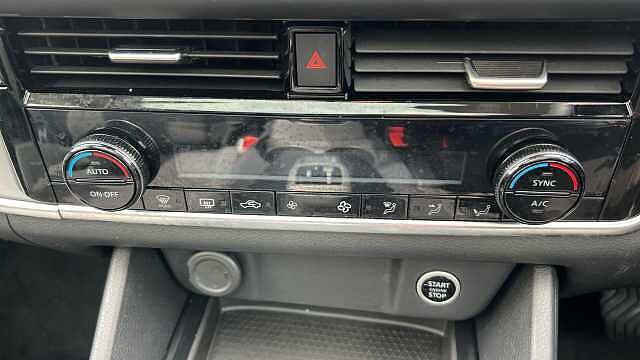 Nissan Qashqai 1.3 DiG-T MH 158 Acenta Prem [Glass Rf] 5dr Xtron