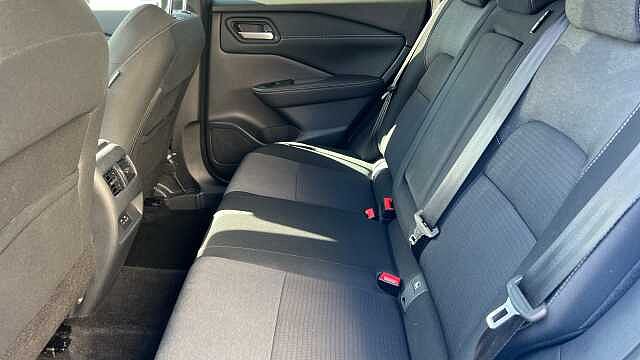 Nissan Qashqai 1.3 DiG-T MH N-Connecta 5dr