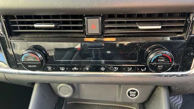 Nissan Qashqai 1.3 DiG-T MH N-Connecta 5dr