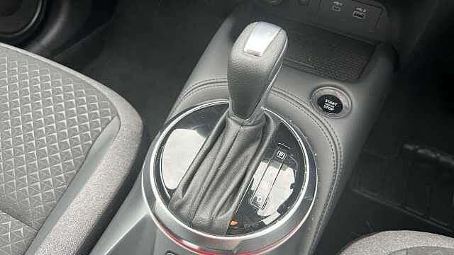 Nissan Juke 1.0 DiG-T N-Connecta 5dr DCT