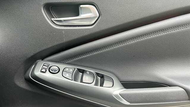 Nissan Juke 1.0 DiG-T N-Connecta 5dr DCT