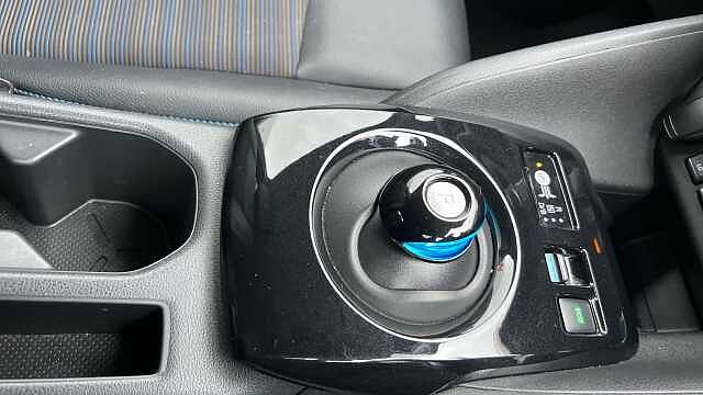 Nissan LEAF LEAF 110kW N-Connecta 40kWh 5dr Auto