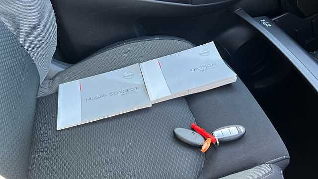 Nissan Qashqai QASHQAI 1.3 DiG-T N-Connecta 5dr [Glass Roof Pack]