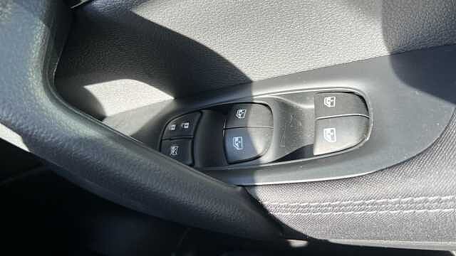 Nissan Qashqai QASHQAI 1.3 DiG-T N-Connecta 5dr [Glass Roof Pack]