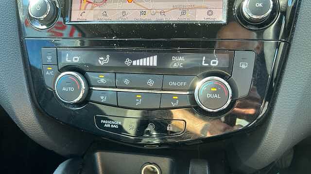 Nissan Qashqai QASHQAI 1.3 DiG-T N-Connecta 5dr [Glass Roof Pack]