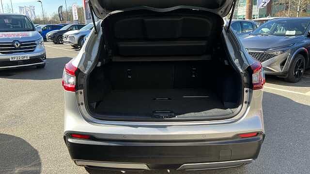 Nissan Qashqai QASHQAI 1.3 DiG-T N-Connecta 5dr [Glass Roof Pack]