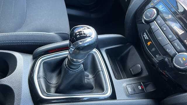 Nissan Qashqai QASHQAI 1.2 DiG-T N-Connecta 5dr