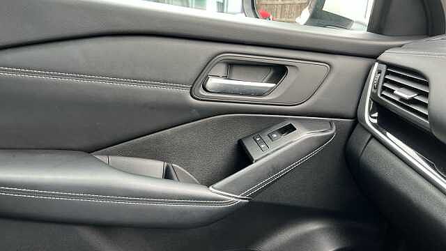 Nissan Qashqai QASHQAI 1.3 DiG-T MH N-Connecta 5dr