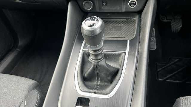 Nissan Qashqai QASHQAI 1.3 DiG-T MH N-Connecta 5dr